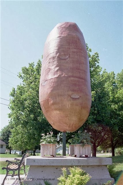 Пам'ятник картоплі в Канаді