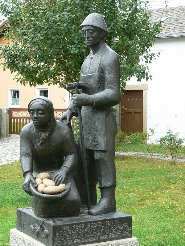 Пам'ятник картоплі в баварському місті Пілграмсройт