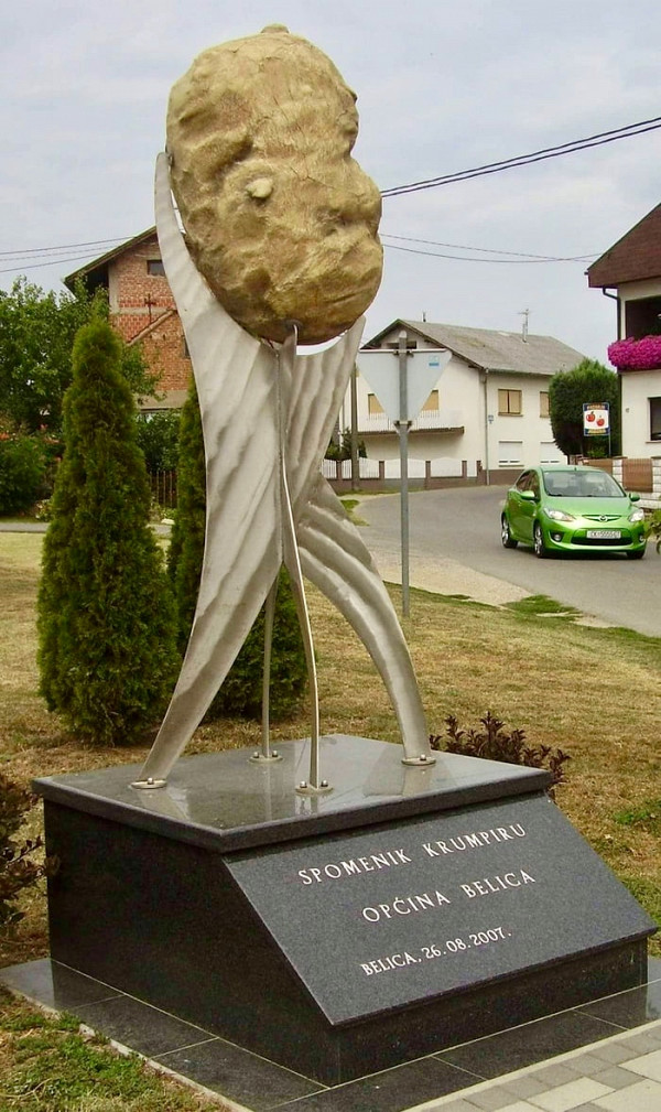 Пам'ятник картоплі в хорватсьому місті Бєліца